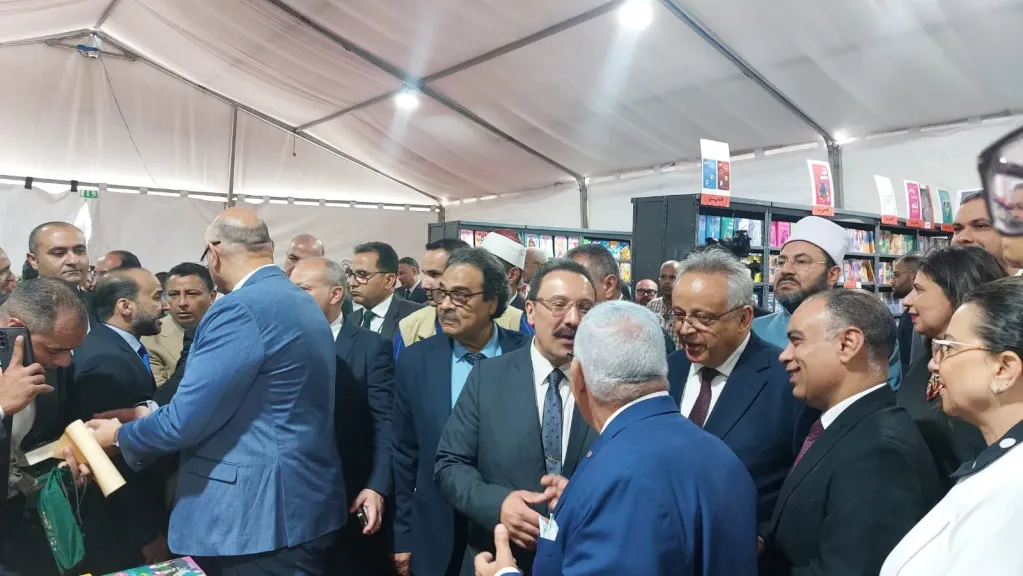 رسائل على الهاتف تقود الجمهور إلى الكتب.. إشادة بابتكار جديد في معرض مكتبة الإسكندرية الدولي للكتاب