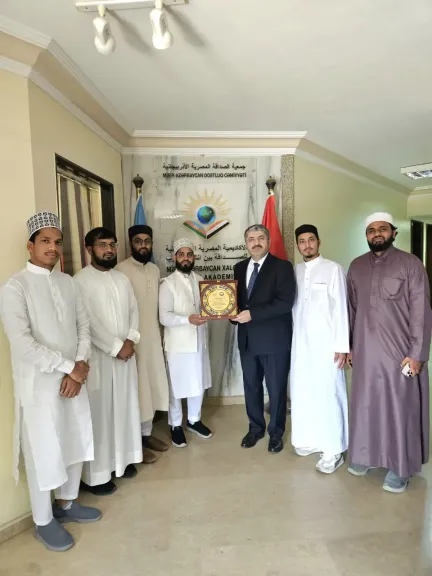 اتحاد طلبة الهند يكرّم د. سيمور نصيروف ”رئيس الجالية الأذربيجانية في مصر”