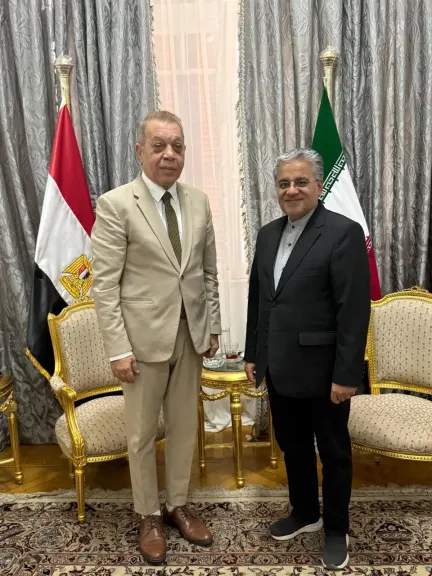 النائب أسامة شرشر يعزي السفير مجتبى فردوسي في المرشد الإيراني الشهيد على خامنئى