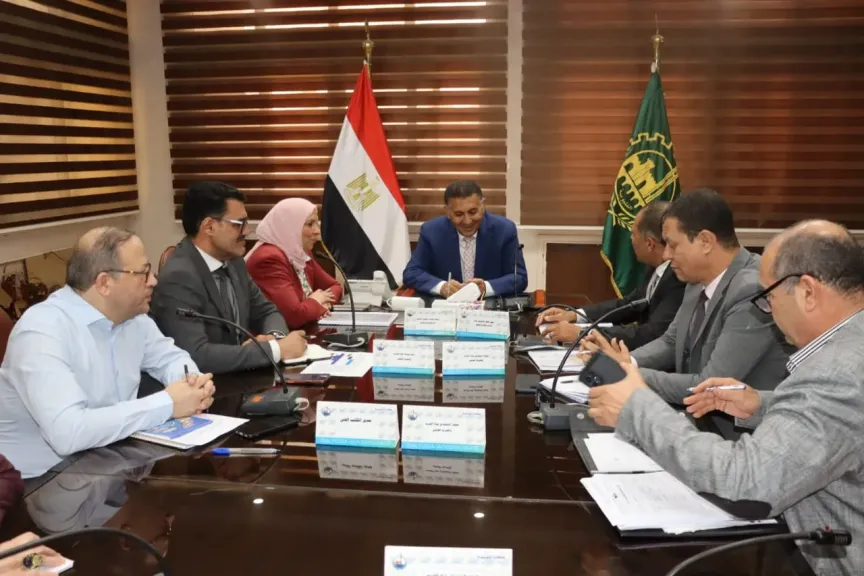 محافظ القليوبية يحسم الموقف التنفيذي لمشروعات المياه والصرف الصحي ويحدد مواعيد التشغيل