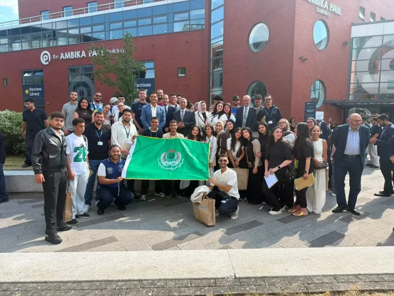 جامعة ولفرهامبتون بالمملكة المتحدة تستقبل طلاب الأكاديمية العربية ضمن برنامج التدريب الدولي