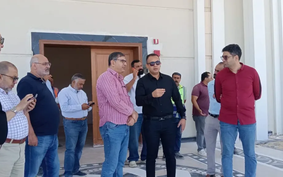 ”خلف الله” يتابع جاهزية مركز المؤتمرات والمعارض الدولي والحديقة المتحفية بالمدينة التراثية