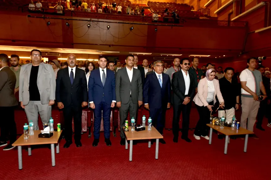 محافظ الدقهلية يشهد العرض المسرحي ”فتاة المترو” ضمن فعاليات المهرجان القومي للمسرح المصري في دورته التاسعة عشرة .