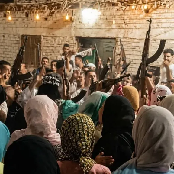 بعد واقعة نجع عزوز.. الأجهزة الأمنية بقنا تفحص فيديو لسيدات يرقصن بأسلحة فى حفل زفاف