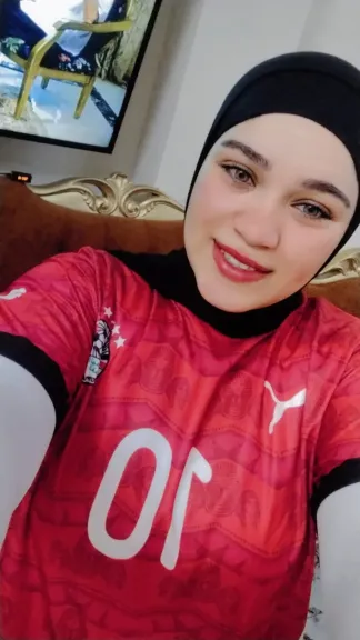 "منة عبد العزيز" الأولي علي الفني التجاري بالقليوبية 