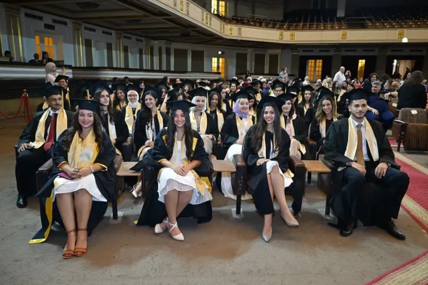 جامعة القاهرة تحتفى بتخريج دفعة جديدة من الشعبة الفرنسية بكلية الاقتصاد والعلوم السياسية بالتعاون مع جامعة السوربون.