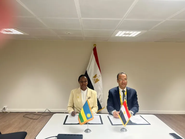 مصر ورواندا توقعان مذكرة تفاهم لتعزيز التعاون في الذكاء الاصطناعي والتحول الرقمي