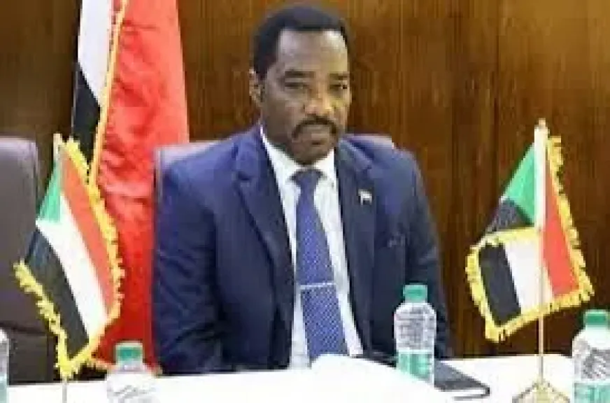 وزير الموارد البشرية والرعاية الاجتماعية السوداني يستقبل العائدين من مصر.. ويؤكد تذليل إجراءات العودة