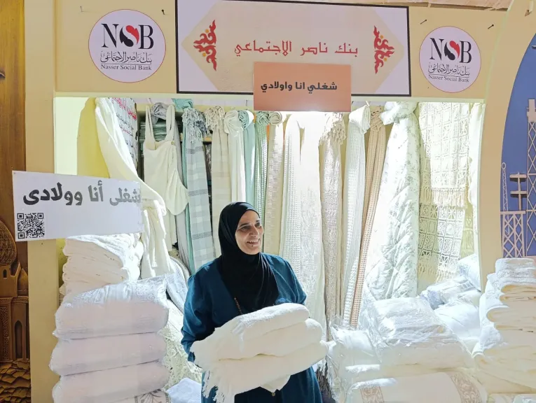 «شغلي أنا وأولادي».. حكاية مشروع مصري يجمع الأسرة ويقدم منتجات تنافس عالميًا