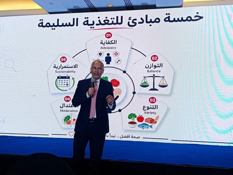 استشاري تغذية يدعو لتحري الدقة في الأخبار الطبية: ليست كل دراسة دليلًا علميًا