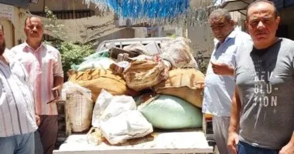 القهوة طلعت بسلة.. ضبط مصنع بن مغشوش بالفيوم.. خلط نوى البلح والبسلة بالشوكولاتة وبيعها كقهوة شهيرة