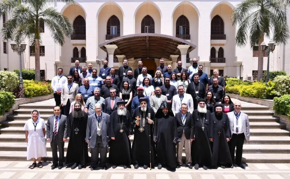 البابا تواضروس يستقبل رابطة المعاهد اللاهوتية بالشرق الأوسط ويؤكد: التمسك بالقيم المسيحية ضرورة لمواجهة تحديات الذكاء الاصطناعي
