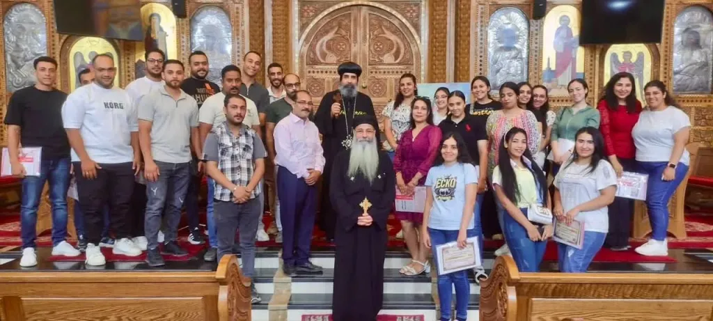 الأنبا أغناطيوس يختتم دورة ”مشورة المخطوبين” بالمحلة الكبرى ويكرم المشاركين بشهادات التخرج