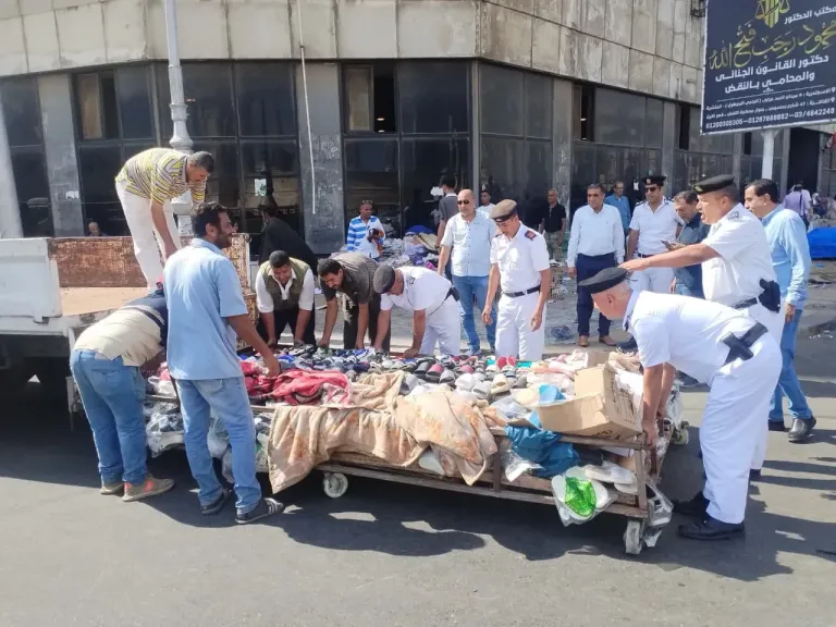 احياء الإسكندرية تضبط 242 حالة إشغال طريق بالمنشية