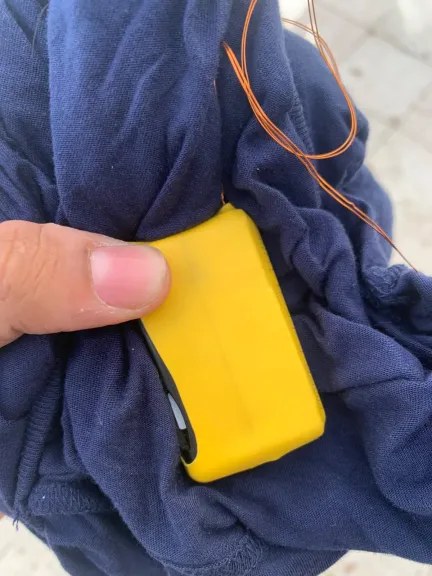 مخبيها في تيشيرت.. ضبط سماعة غش بحوزة طالب ثانوية عامة قبل دخول لجنة امتحانات بقنا