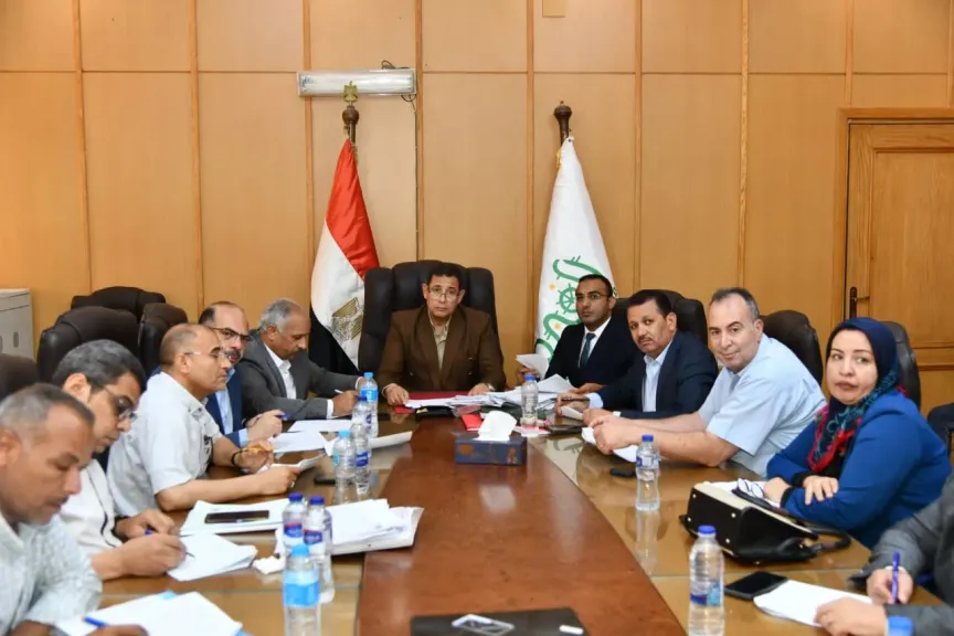 سكرتير عام المحافظة المساعد يترأس اجتماع لجنة البت في طلبات تقنين أراضي الدولة بمراكز الفيوم وإطسا ويوسف الصديق