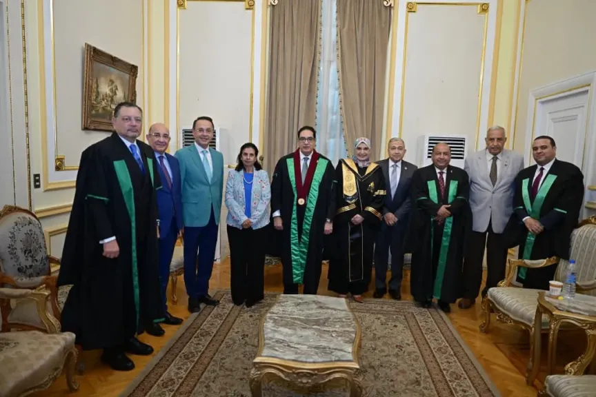 جامعة القاهرة تحتفي بمئوية كلية العلوم.. قرن من الريادة العلمية، ورئيس الجامعة يدشن الكتاب التذكاري والموقع الإلكتروني