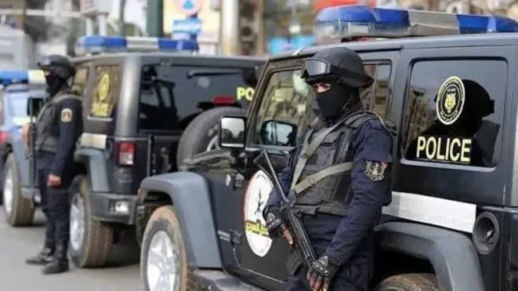 استدرجوه لشقة.. اتهام طبيبة و3 أشخاص بالاعتداء على عامل بحجة معاكستها فى مول بمدينة 6 أكتوبر