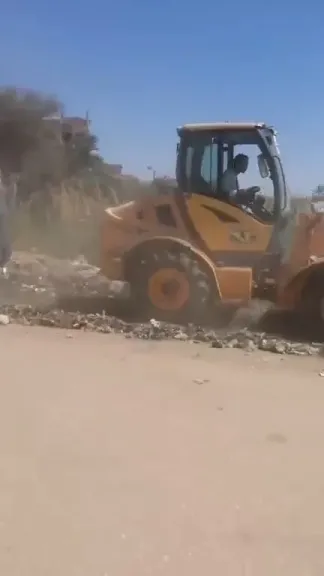 استجابة لـ النهار. حملة مكبرة لإزالة القمامة من أمام مجمع المدارس في قرية أبنود بقنا