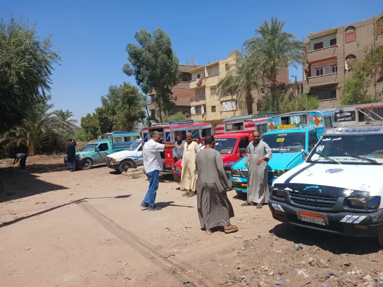 محافظ قنا يستجيب لمطالب المواطنين.. نقل موقف ”المسيد والكلالسة” بقوص إلى منطقة النفق لتخفيف الأعباء عن الأهالي