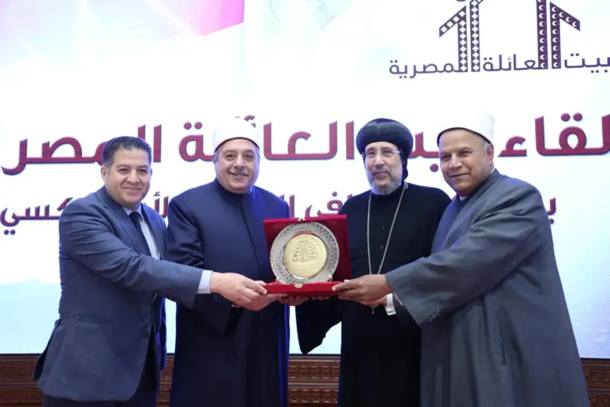 الشيخ أيمن عبدالغني يشهد لقاء بيت العائلة المصرية بالمركز الثقافي القبطي الأرثوذكسي