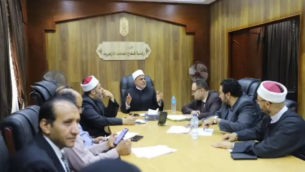 قطاع المعاهد الأزهرية يبحث استعدادات إطلاق معهد الأزهر للخط العربي والزخرفة