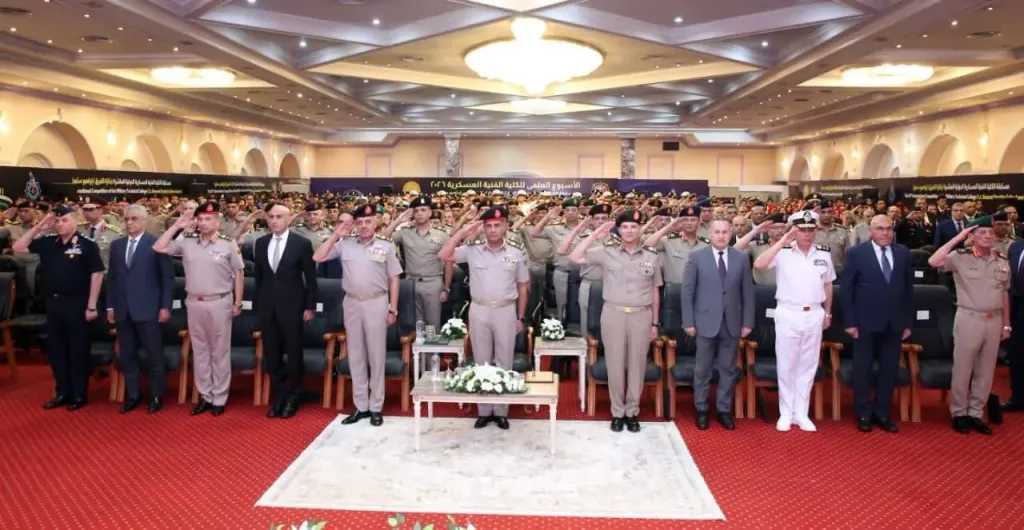 وزير الدفاع يشهد فعاليات اليوم العلمي للكلية الفنية العسكرية