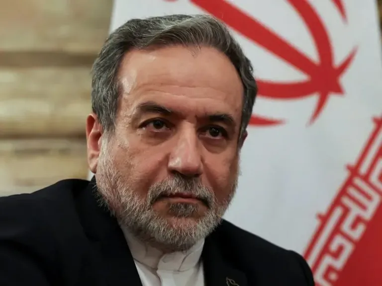 ثغرة أمنية في مكتب المرشد سهلّت اغتيال خامنئي.. وزير خارجية إيران يكشف التفاصيل