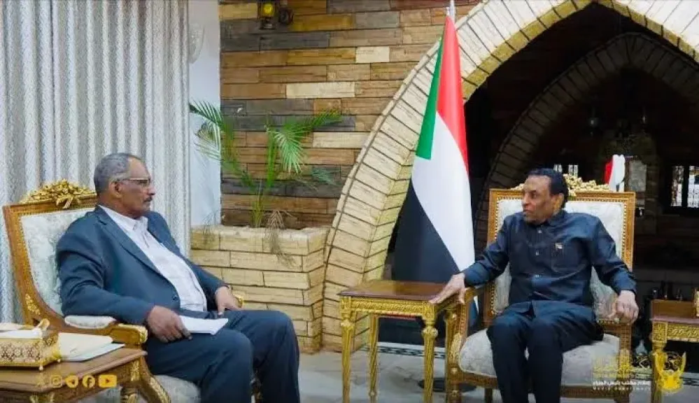 رئيس الوزراء  السوداني يطلع على جهود لجنة الأمل للعودة الطوعية ويؤكد دعم الدولة لملف العودة
