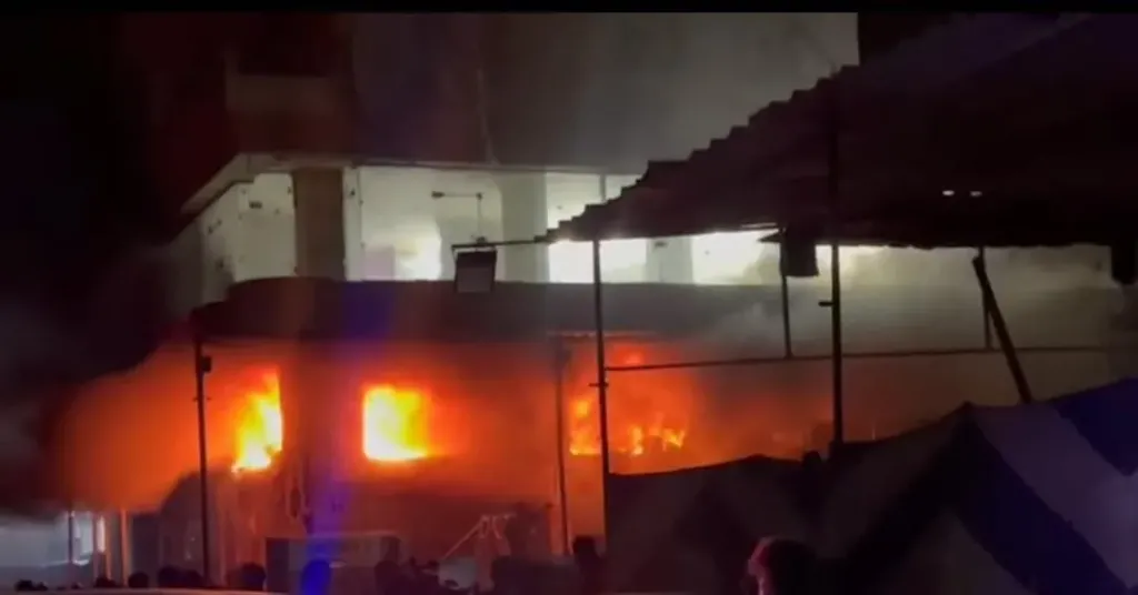 حريق مروع يلتهم محل أدوات كهربائية بمسطرد وسط محاولات للسيطرة على النيران