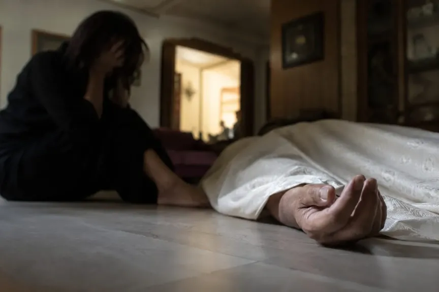 التفاصيل الكاملة لاتهام فتاة بإنهاء حياة والدها المسن داخل شقة الأسرة في المرج