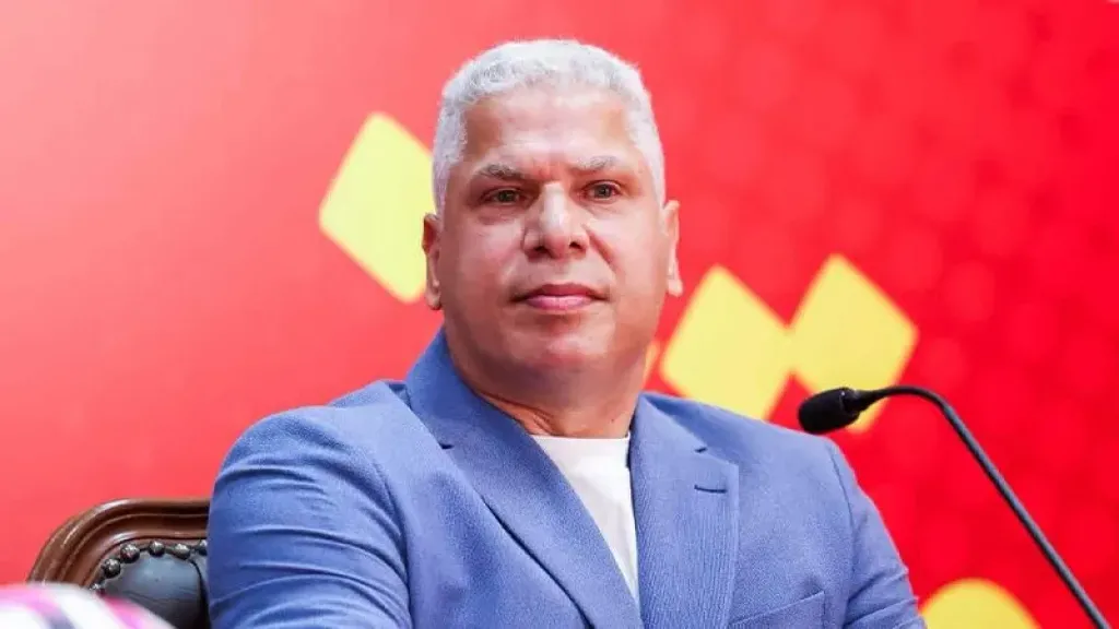 كواليس جلسة عموتة مع وائل جمعة لبحث تفاصيل معسكر الفريق في إسبانيا