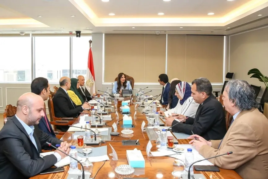 وزيرة الإسكان تبحث مع وفد مؤسسة التمويل الدولية (IFC) تعزيز التعاون في مشروعات المياه وتحلية مياه البحر
