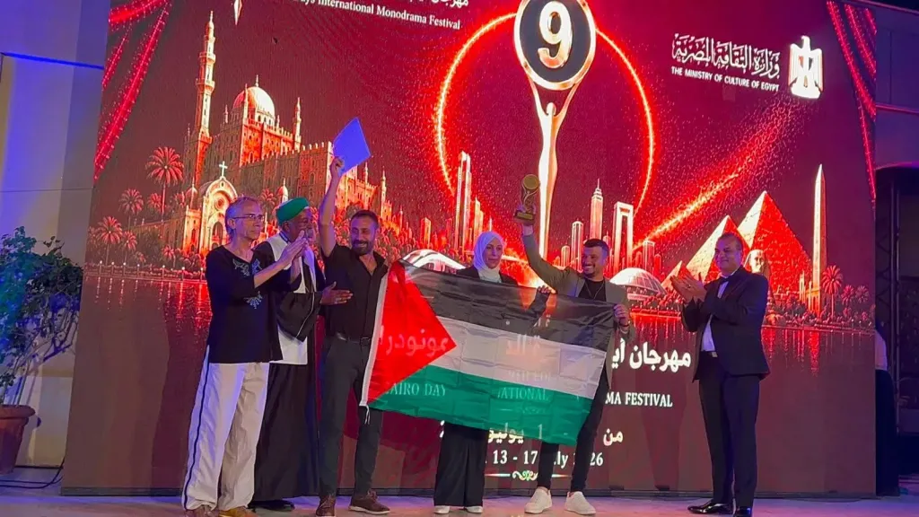 تتويج العمل المسرحي الفلسطيني “خزان 63” بجائزتين إبداعيتين في مهرجان أيام القاهرة الدولي للمونودراما
