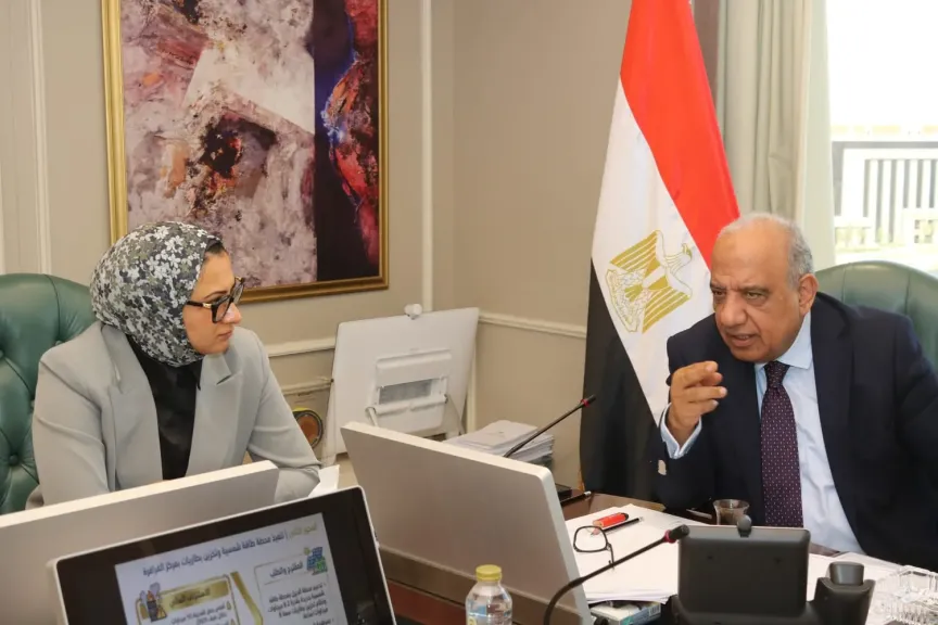 وزير الكهرباء  يبحث مع محافظ الوادي الجديد سبل دعم الاعتماد على الطاقات المتجددة وتعزيز الشبكة وتأمين التغذية الكهربائية اللازمة
