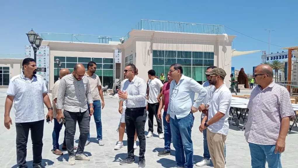خلف الله يتفقد عدداً من المشروعات الجاري تنفيذها بالعلمين ويؤكد الالتزام بالجداول الزمنية