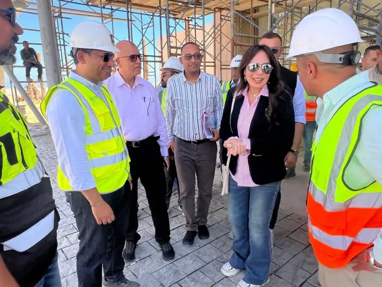 وزيرة الإسكان تتفقد مشروع تطوير منطقة ”علم الروم”