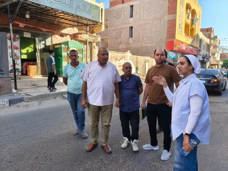 نائب محافظ جنوب سيناء تقوم بمتابعة ميدانية لبحث آليات تطوير منطقة المنشية بمدينة طور سيناء