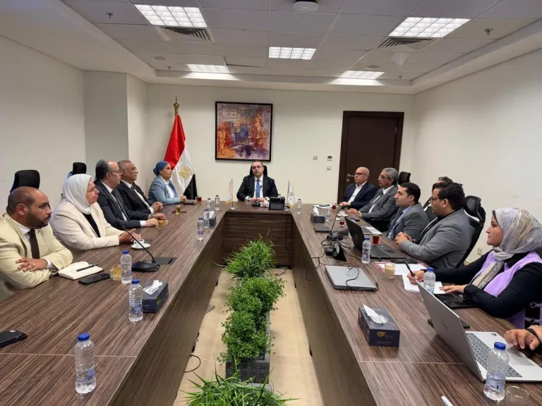 وليد عباس: ندرس منح مزايا للمعلنين الذين يستخدمون الطاقة المتجددة.. وأولوية في المفاضلة عند التزاحم على المواقع الإعلانية