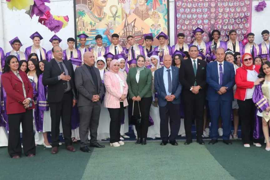 نقيب المعلمين يشهد احتفالية تخرج طلاب الدبلومة الأمريكية بالمدرسة القومية بالعجوزة...صور