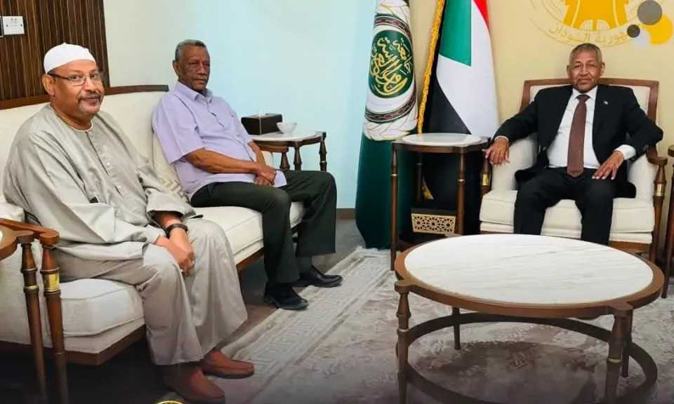 سفير السودان بالقاهرة يلتقي وفد مبادرة “الأيادي البيضاء” ويشيد بجهودها في خدمة الجالية السودانية