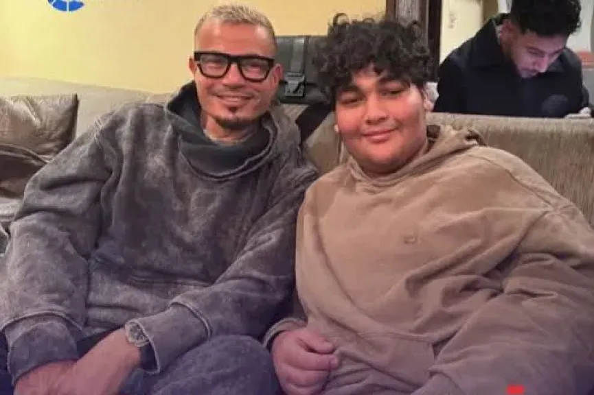 (أحلى حاجة حصلت لي من فترة).. أيمن بهجت قمر يحتفل بتعاون نجله أدهم مع الهضبة في ألبوم ”حبيتك ”