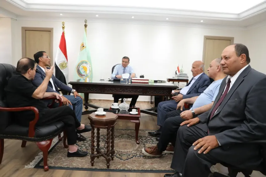 وزير الزراعة يبحث مع منتجي الدواجن تطوير الصناعة وفتح أسواق تصديرية جديدة