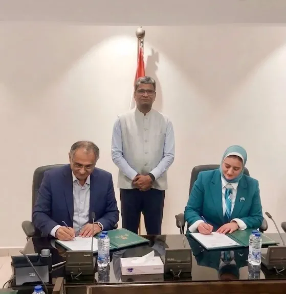 المصرية لنقل الكهرباء توقع عقدًا لتنفيذ خطوط نقل كهرباء لتفريغ قدرات طاقة الرياح بخليج السويس