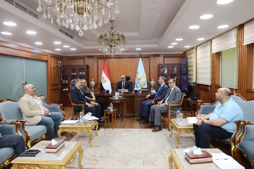 محافظ كفرالشيخ يجتمع بأعضاء مجلسي النواب والشيوخ لحل مشكلات الدوائر