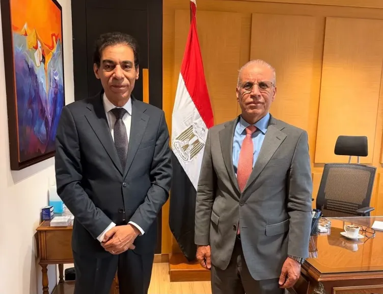 سفير العراق في القاهرة يبحث مع مساعد وزير الخارجية المصري تعزيز التعاون القنصلي وتقديم الخدمات إلى الجالية العراقية