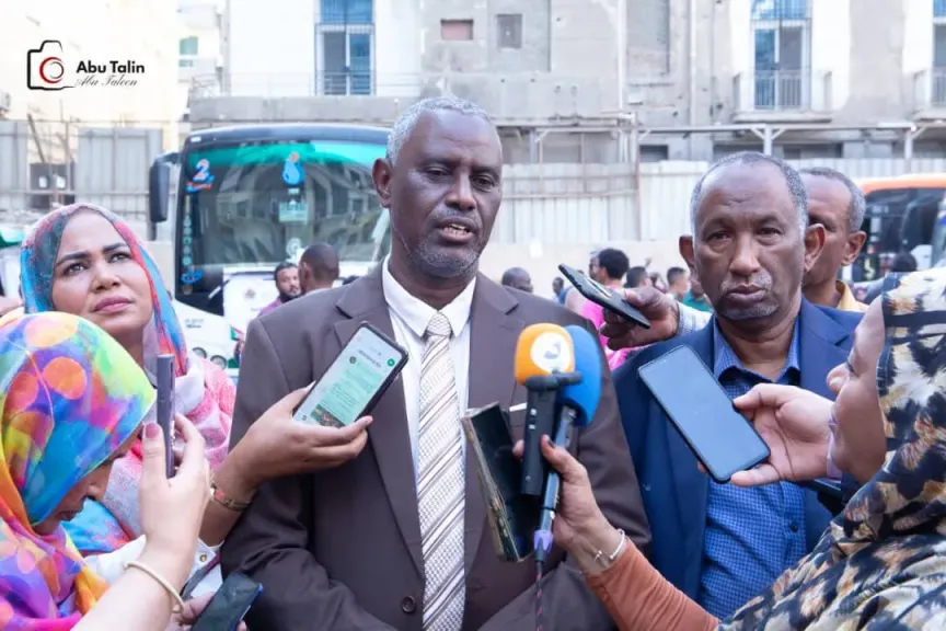 كمال محمد محمود يشهد تفويج 30 حافلة تقل 1500 سوداني من القاهرة إلى الخرطوم.. ويؤكد : ديوان الزكاة مستعد لحل مشكلات الوثائق وخطة للإفراج  عن 300 غارم بالسجون المصرية