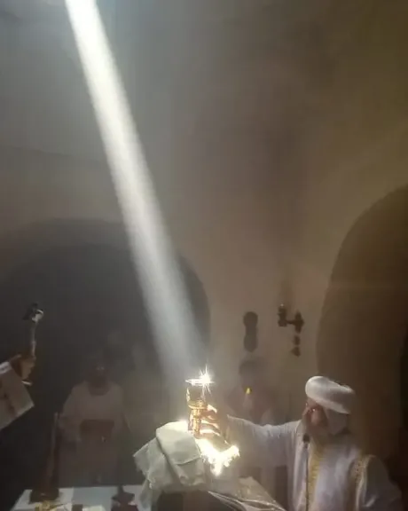 تطييب رفات الشهيد مارجرجس بصهرجت الكبرى.. وتعامد الشمس على المذبح الرئيسي يزين الاحتفال