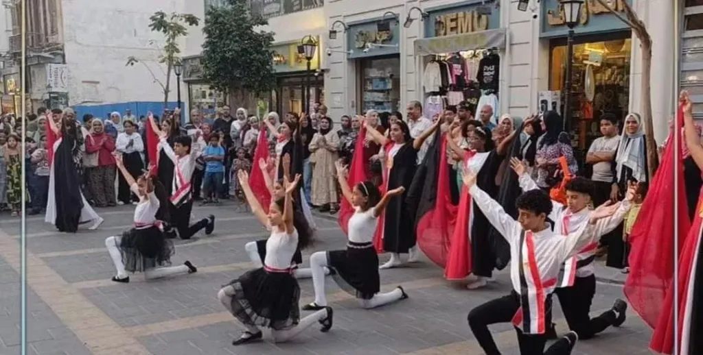 عروض فنية بشارع النبي دانيال ضمن  احتفالات العيد القومي الـ74 للاسكندرية