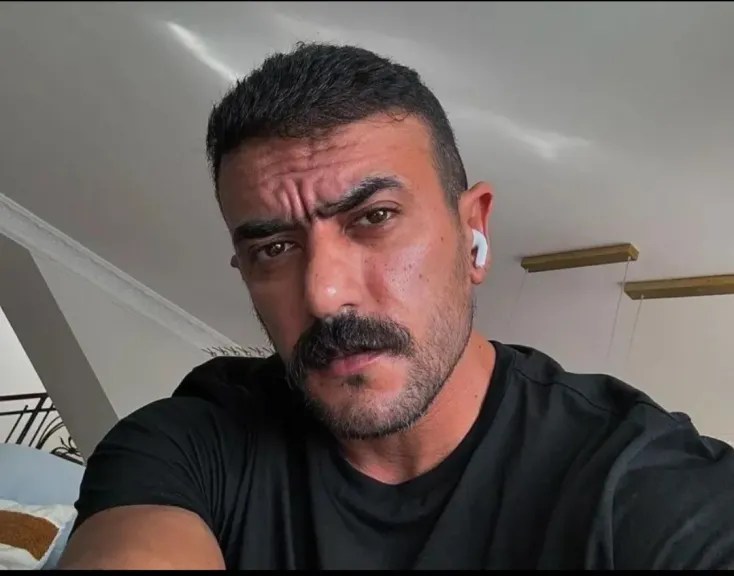 «ممكن شهد تغني رباعية في المسلسل».. أحمد العوضي يشيد بموهبة شبيهة رحمة محسن